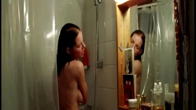 Heiße Brünette teen amateur geben sexfilme von reifen frauen Kopf