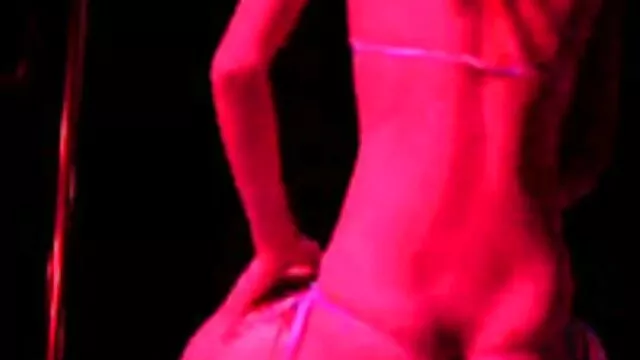 Erstaunliche milf gibt öffentlichen footjob im Auto und cumshot auf pornofilme von alten weibern Füße