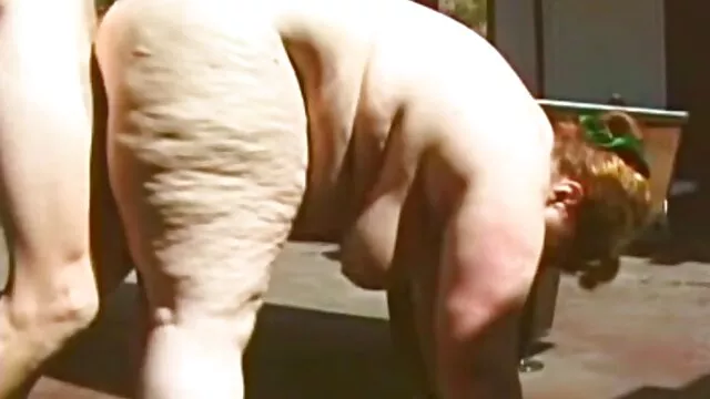 Sexy Sunny posiert pornos für ältere